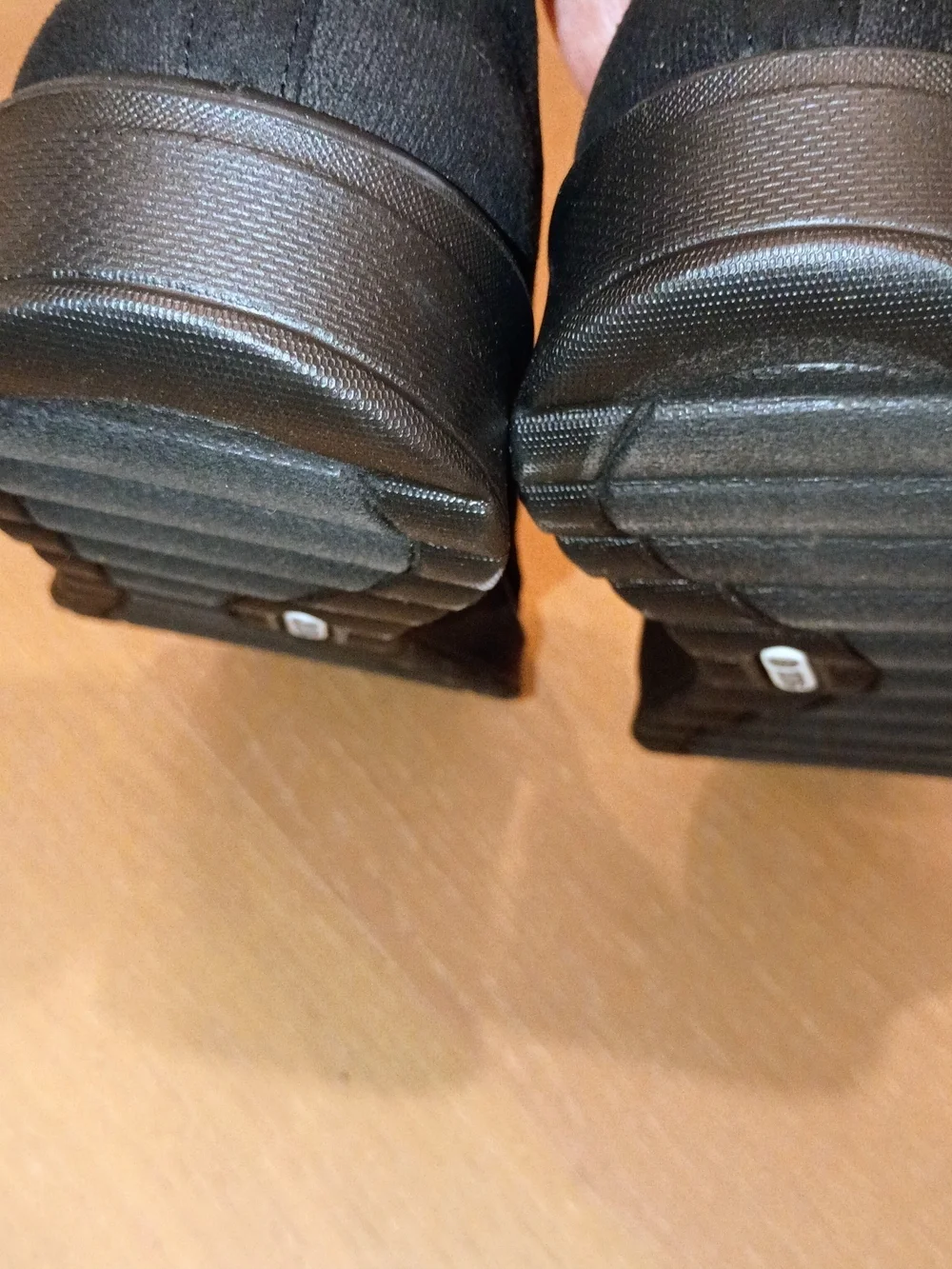 NWT Life Stride B Zees Shoes Woman Crossover Flats Black  8.5 COMFORTABLE